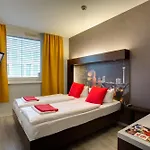 Meininger Hauptbahnhof Hotel 3*
