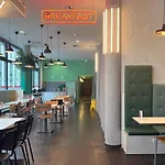Meininger Hauptbahnhof Hotel 3*