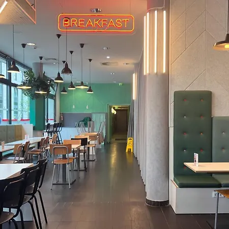 مينينغر هاوبتبانهوف فندق 3*