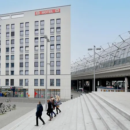 Meininger Hauptbahnhof 3* Berlim