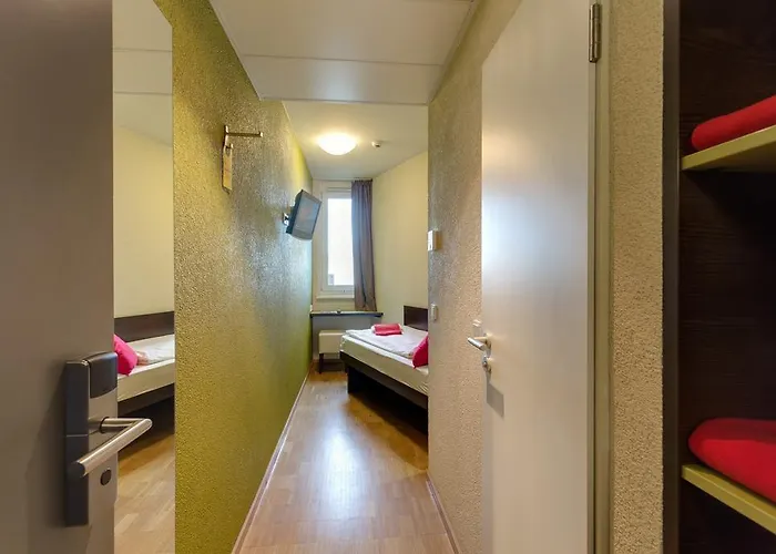 Meininger Hauptbahnhof 3*