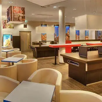 Meininger Hauptbahnhof Szálloda 3*