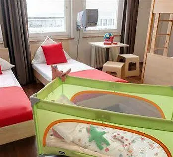 Hotel Meininger Hauptbahnhof 3*