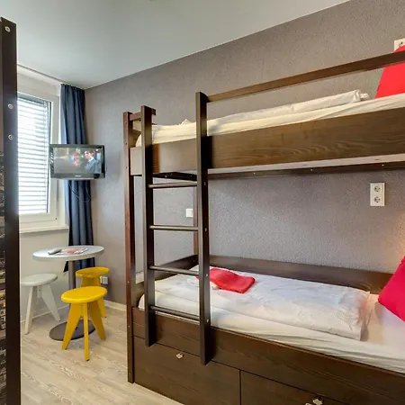 Meininger Hauptbahnhof Otel 3*