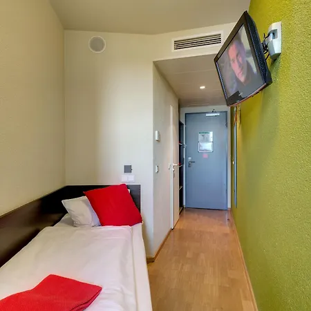Hotel Meininger Hauptbahnhof 3*