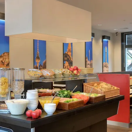 Hotel Meininger Hauptbahnhof 3*