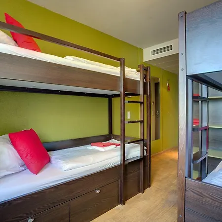 Meininger Hauptbahnhof Szálloda 3*