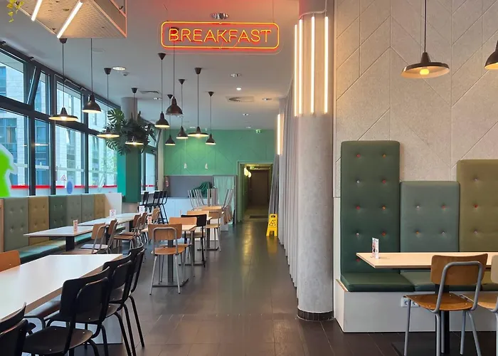 Meininger Hauptbahnhof Hotell 3*