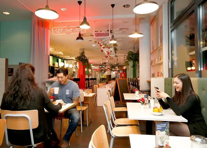 Meininger Hauptbahnhof Hotell 3*