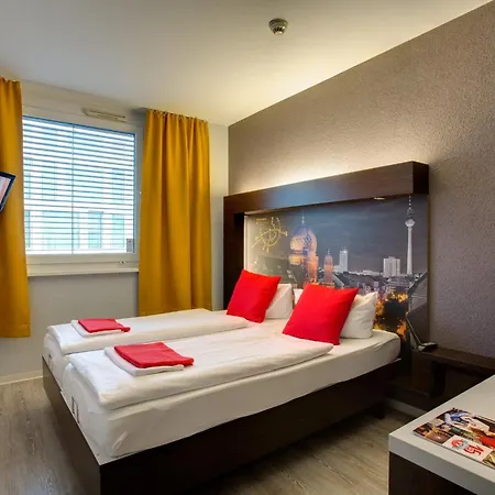 Meininger Hauptbahnhof Hotel 3*