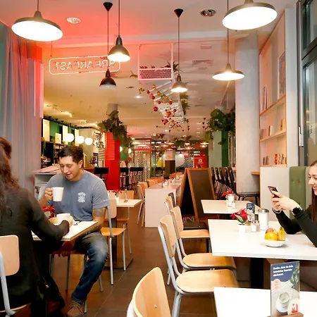 Meininger Hauptbahnhof Hotel 3*