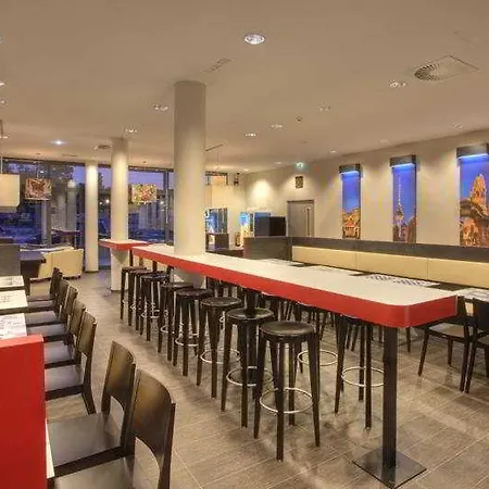Meininger Hauptbahnhof Hotel 3*