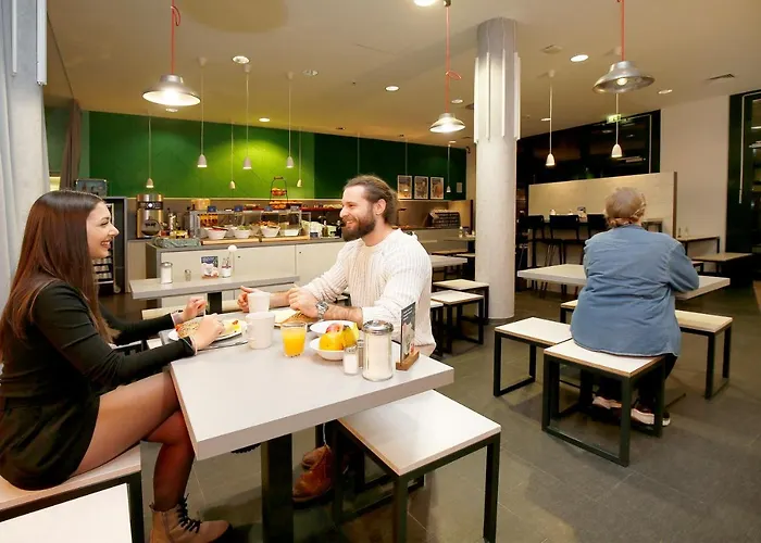 Meininger Hauptbahnhof 3*