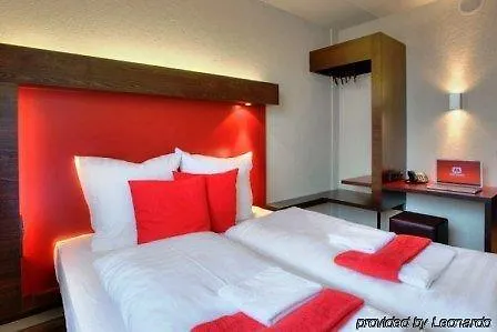 Meininger Hauptbahnhof Hotel 3*